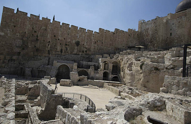 Excavations Near the Southern Wall